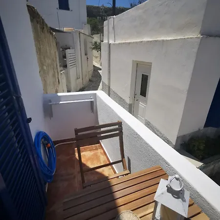 Charming White House Retreat With Balcony In Paros Lefkes Apartment