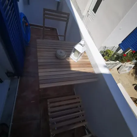 Charming White House Retreat With Balcony In Paros Lefkes Apartment *