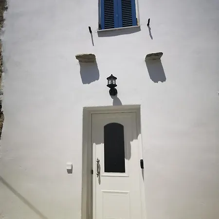 Apartment Charming White House Retreat With Balcony In Paros Lefkes
