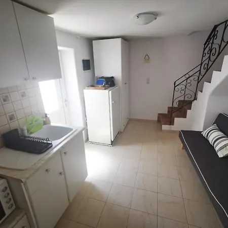 Charming White House Retreat With Balcony In Paros Lefkes Apartment *
